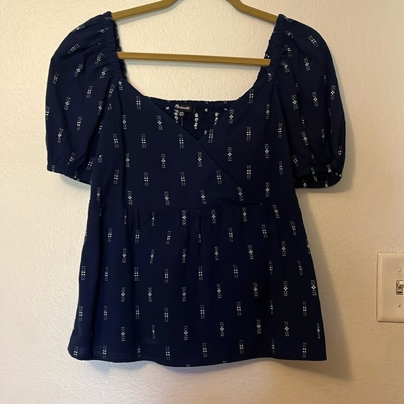 Madewell Tops - Sweetheart neckline beautiful navy and white print top